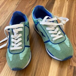 Kangaroo zipper pocket retro kicks